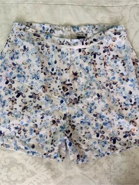 Hecita High-Waist Floral Print Shorts in Blue & White